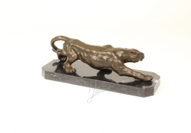 Bronzen beeld van een Panther gehurkt