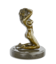 Bronzen beeld vrouwelijk naakt poseren