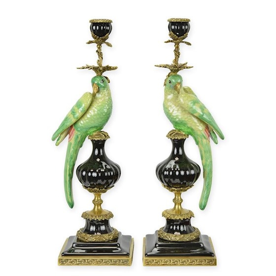 Handgemaakte bronzen en porseleinen papegaaien kandelaars