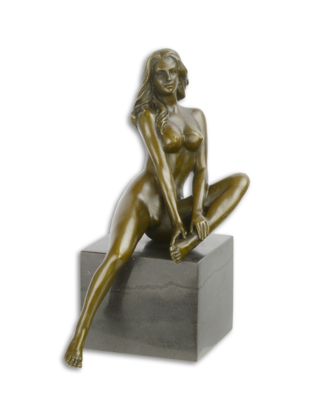 bronzen beeld van een vrouwelijke NAAKT