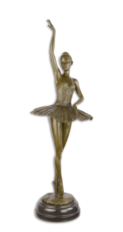 Een bronzen beeld van een ballerina