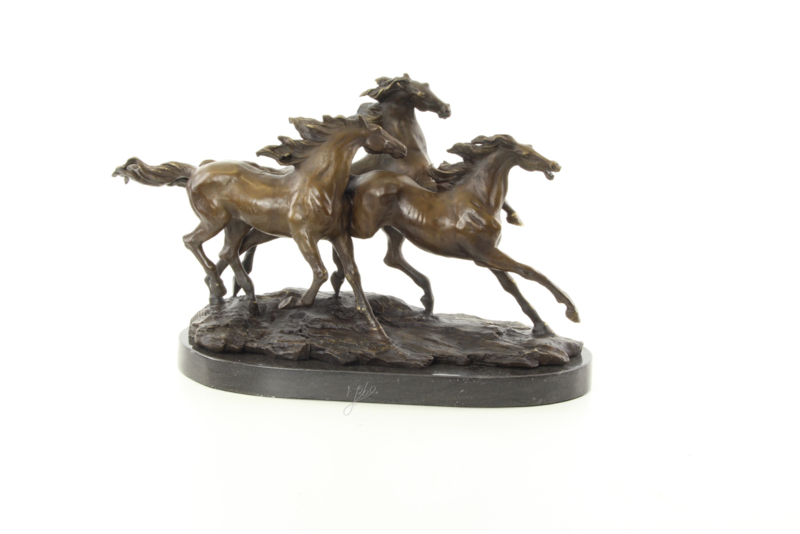 Een bronzen beeld 3 paarden | paarden beelden | Bronzen Beelden Discounter Tomschoice