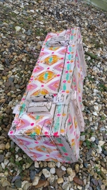 Hand -painted trunk roze