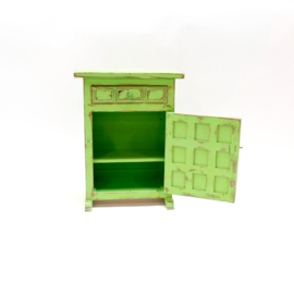 Klein groen handgeschilderd kastje