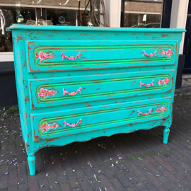 Turquoise handgeschilderde kast