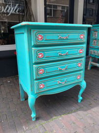 Handgeschilderde turquoise kastje