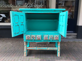 Turquoise kastje handgeschilderd