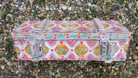 Hand -painted trunk roze