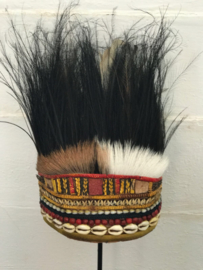 Decoratie hoed met veren en kralen