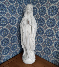 Groot wit Mariabeeld