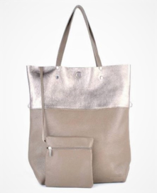 Ruime 2-kleurige leren shopper met ritstasje taupe / glossy brons