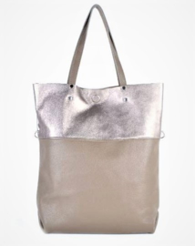 Ruime 2-kleurige leren shopper met ritstasje taupe / glossy brons