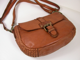 Vintage leren stoere saddle bag met studs en vlechtwerk beige