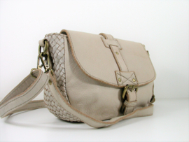 Vintage leren stoere saddle bag met studs en vlechtwerk beige