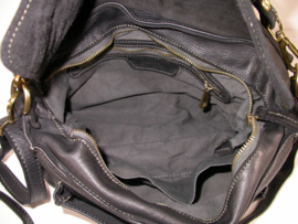 Vintage leren schoudertas met voorvak en klep zwart