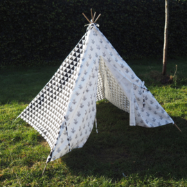 Zwart-witte tipi met konijnenprint