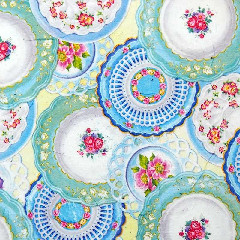 heel veel Verder Verliefd Bijzettafeltje met oud servies-print | Tafeltjes | Unique by Mariska -  Handmade en Brocante