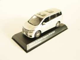 Nissan Elgrand Highway Star zilverkleurig