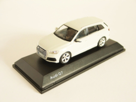 Audi Q7 (Glacier White)