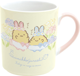 Sumikkogurashi Mysterious Rabbit mug yellow