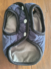 XS: Borstomvang 30cm, ruglengte 18.5cm