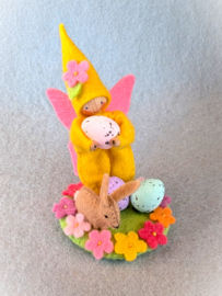 Paaskabouter met konijntje