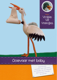 Ooievaar met baby in luierdoek