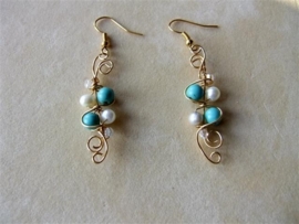 274 Turquoise and fresh water pearls E20,-