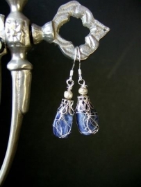 238 Mooi blauw steentje, wirewrap