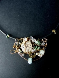 199 Necklace with vintage ornament and gemstones