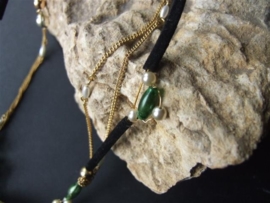 042 Green stone in vitage ornament, fresh water Pearls 