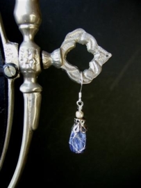 238 Blue stone,  wire-wrapped. E20,-