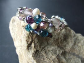 A026 Pearls and petrol blue cristals