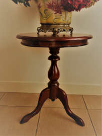 VERKOCHT Klassieke ronde mahoniehouten bijzettafel