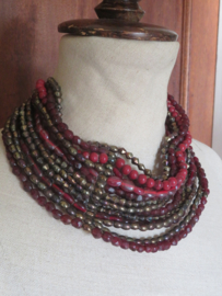 Vintage halsketting choker met imitatie granaten en bloedkoraal