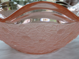 VERKOCHT Antieke roze glazen schaal met rozendecor