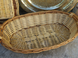 VERKOCHT Grote Franse rieten broodmand met houten handvatten, 70 cm