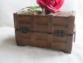 VERKOCHT Oud brocante houten sieradenkistje 2-laags