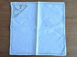 VERKOCHT Handgemaakte witte linnen servetten met kantwerk, set van 6 stuks