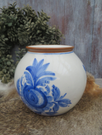 Oude aardewerk vaas bolvaas wit en blauw handgeschilderd - 14 cm