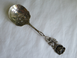 VERKOCHT Antieke zilveren suikerlepel, 3e gehalte zilver (800), gemerkt