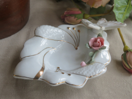 Brocante porseleinen zeepbakje schaaltje met vlinder