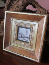 VERKOCHT Brocante houten fotolijst met foto (nr. 2)