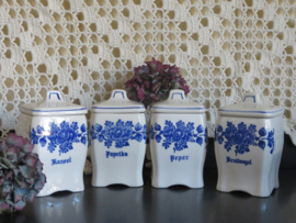 VERKOCHT Brocante aardewerk kruidenpotjes wit en blauw (4 stuks)