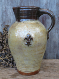 verkocht* Oude Franse aardewerk kan met Franse lelie, 30 cm