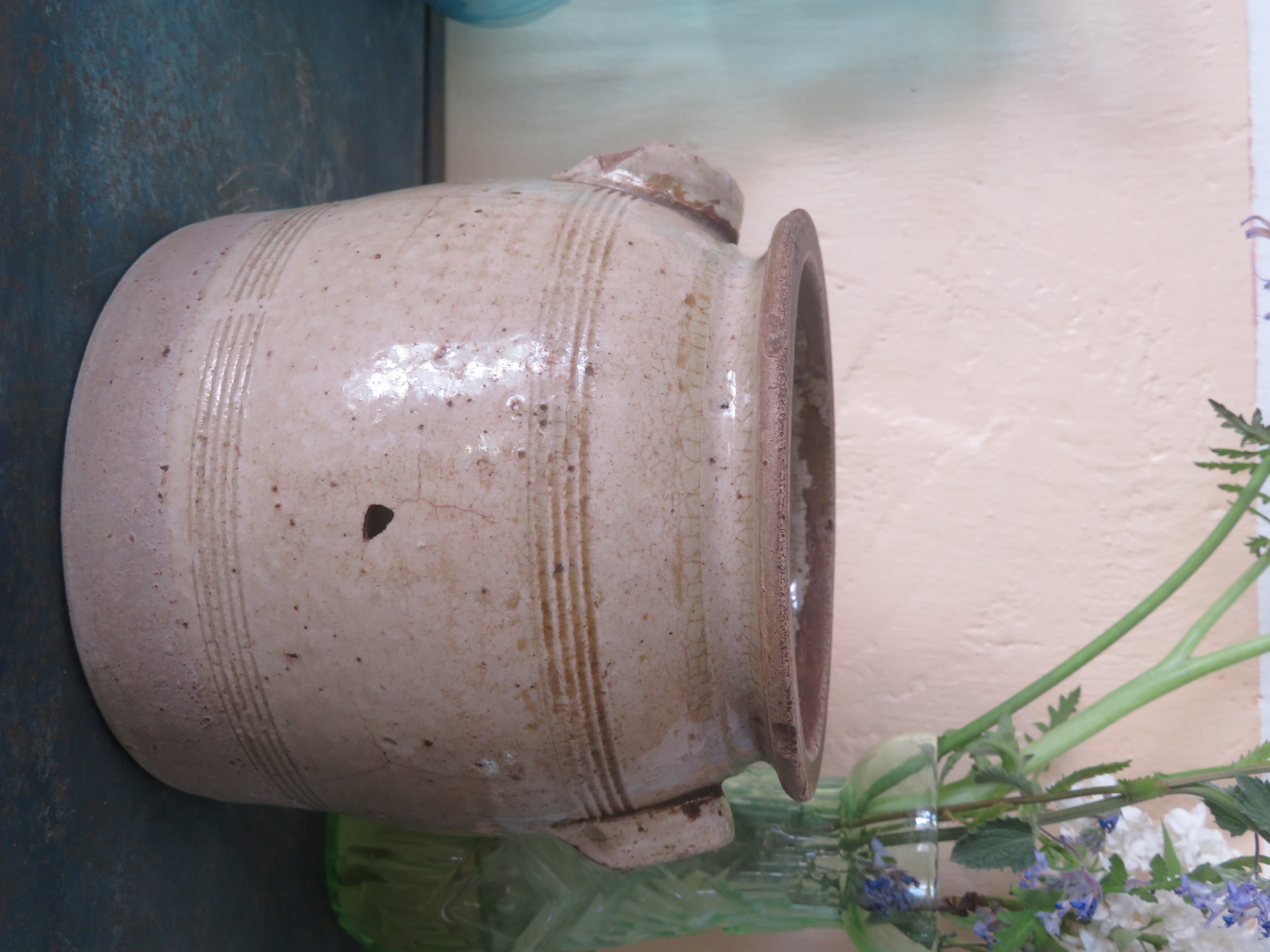 Oude Franse beige grespot - 16 cm (artikelnr. 153)