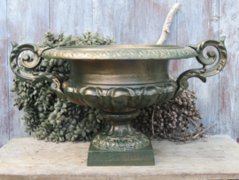 Antieke Franse gietijzeren jardiniere met oren