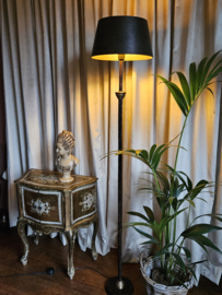 Vintage vloerlamp op getorste metalen voet met leren kap