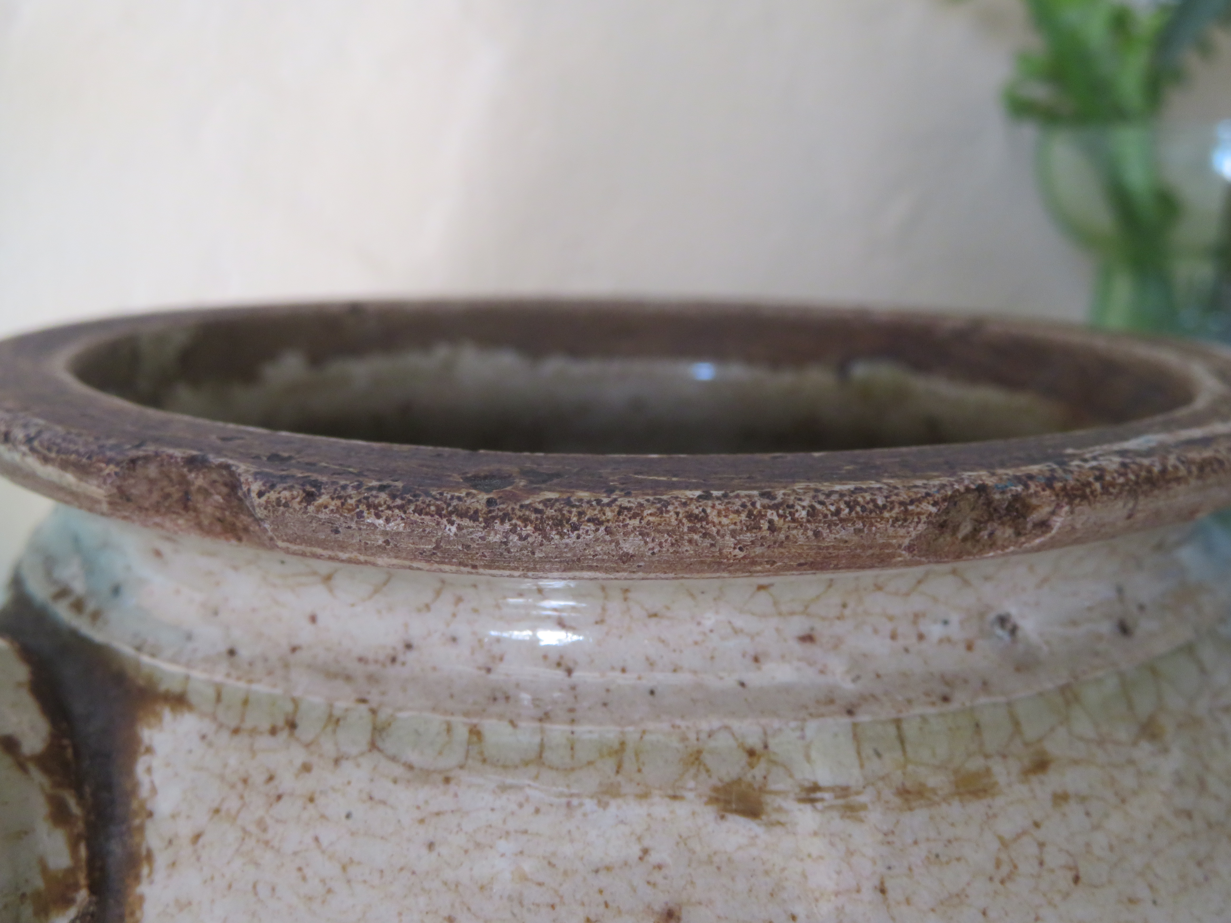 Oude Franse beige grespot - 16 cm (artikelnr. 153)