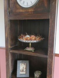 VERKOCHT Brocante open houten kast met ingebouwde klok Colonial Clock Co.